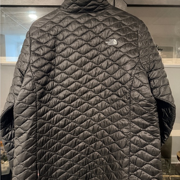 The North Face WOMANS XXL Black THERMOBALL Jacket - Picture 3 of 4